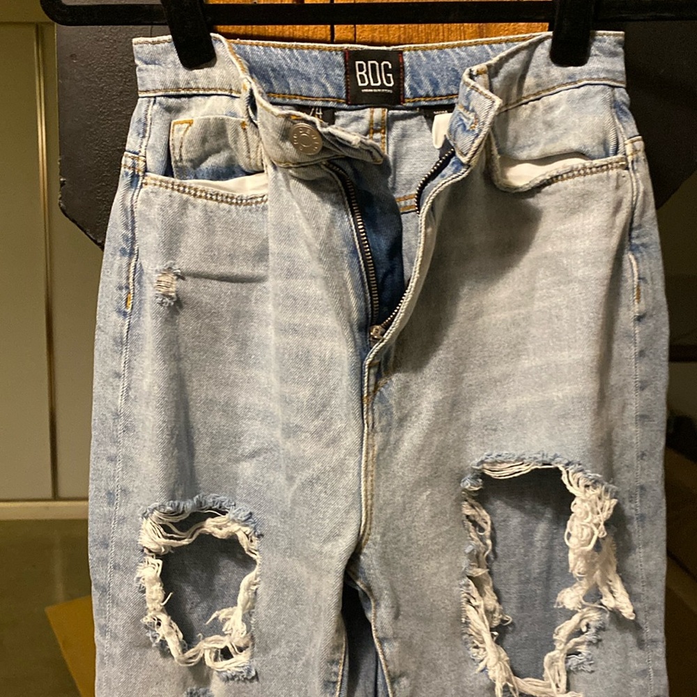 BDG Urban Outfitters Sz 24 distressed Mom high rise jean NWOT